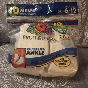 Fruit of the Loom Men's Reinforced White Ankle Socks. 7 In The Pack